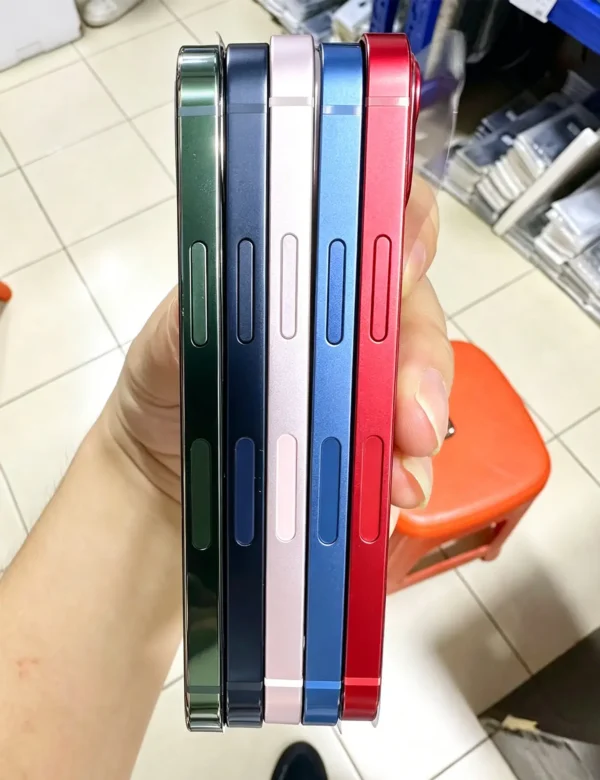 iPhone 13 mini (3) iPhone 13 mini